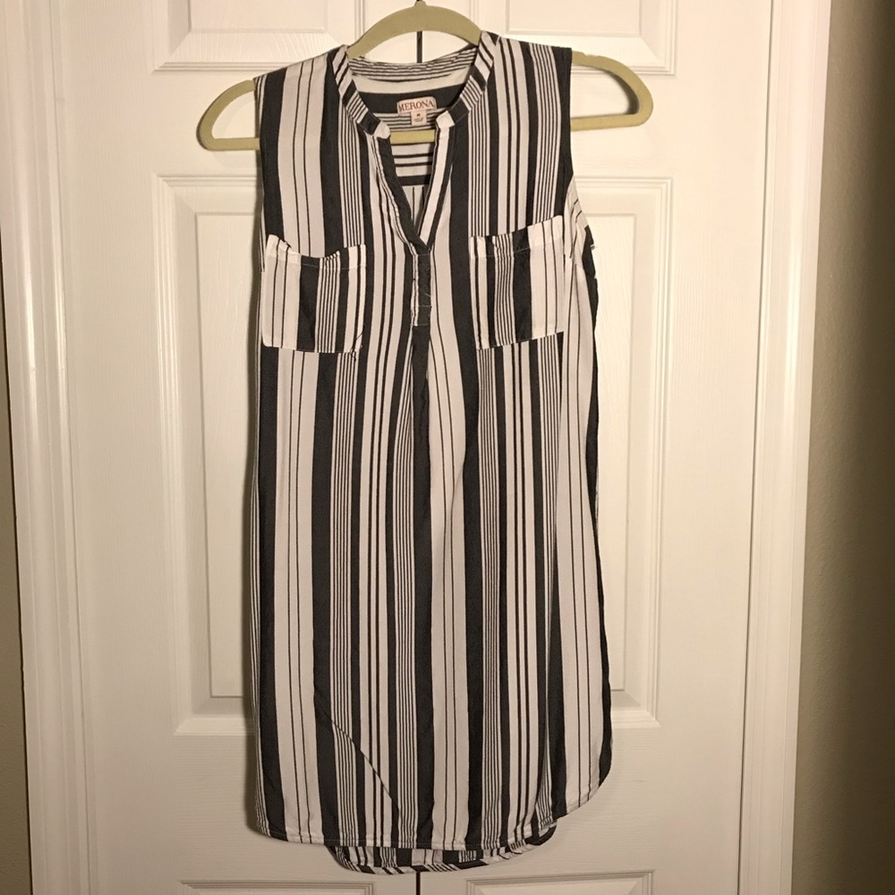 Sleeveless split neckline striped shirtdress